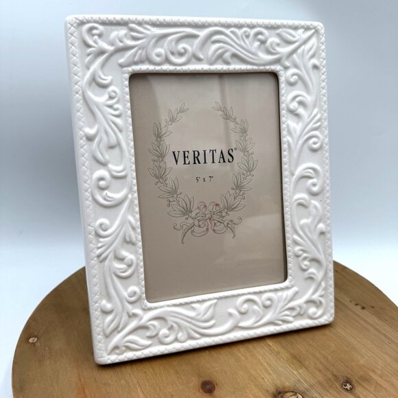 The Westin Gallery Veritas  5x7 white  toned floral picture frame chic neutral f - Picture 1 of 8